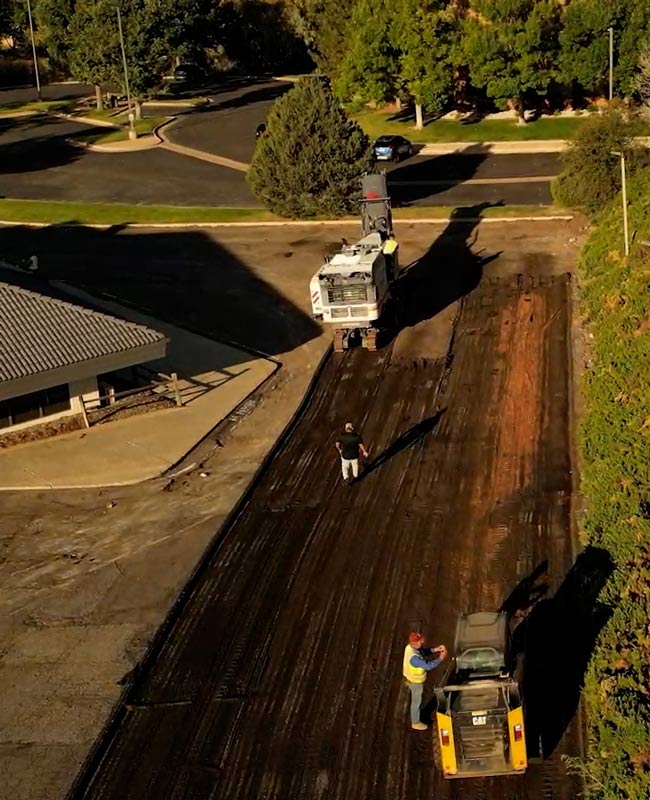 Milling and recycling asphalt